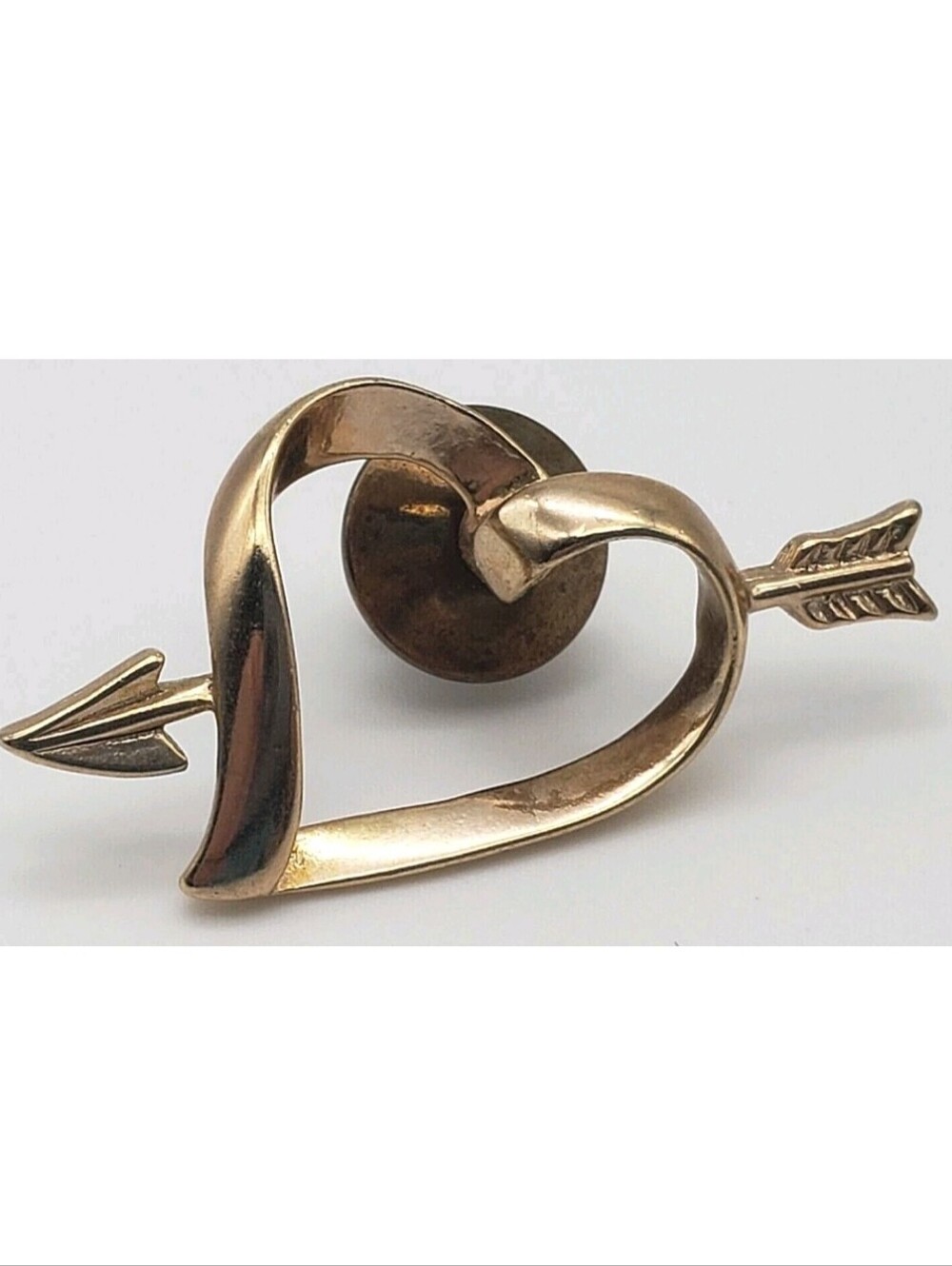 Vtg Avon Gold Tone Open Heart with Arrow Accent Pin Brooch